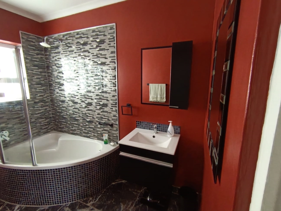 3 Bedroom Property for Sale in Summerstrand Eastern Cape